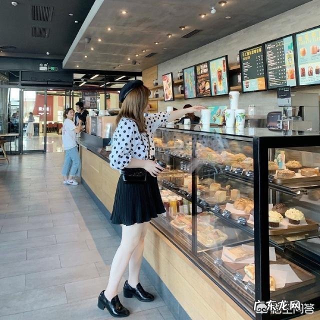 有点肉肉的女生怎么穿搭衣服时尚显瘦?