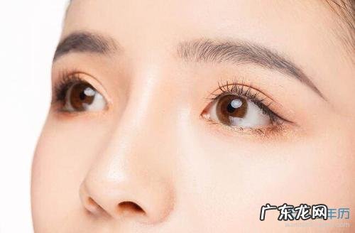 描写人眼睛的优美段落 描写朋友眼睛的段落