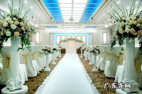 室外婚礼现场布置效果图 婚礼场景布置图片