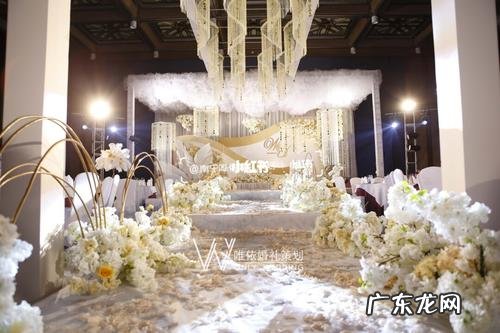 婚礼现场布置用什么词形容 婚礼现场布置什么颜色好看