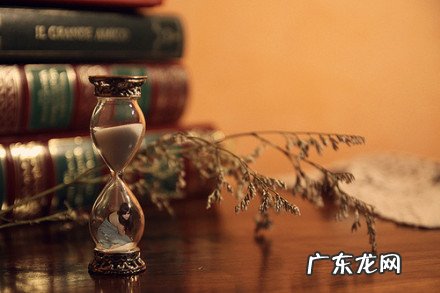 时间就像沙漏里的沙子,你无法打开 时间就像沙漏里的沙子