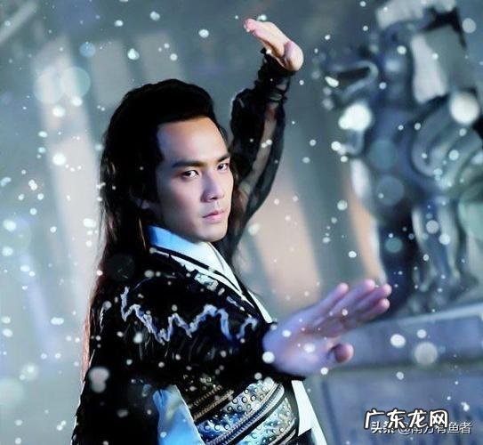 清冷孤傲男主性格 清冷孤傲男主外貌描写