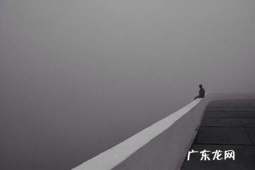 描写一个人孤独的语段 孤独的语段