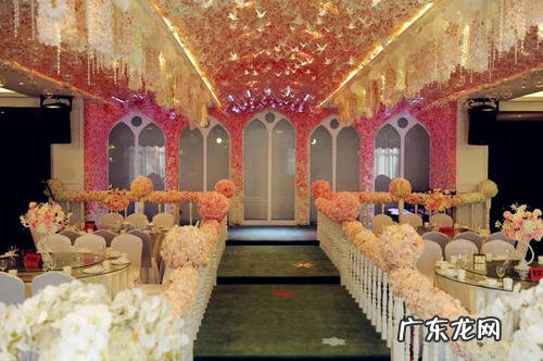 描写盛大婚礼的场面顺口溜 描写盛大婚礼的场面