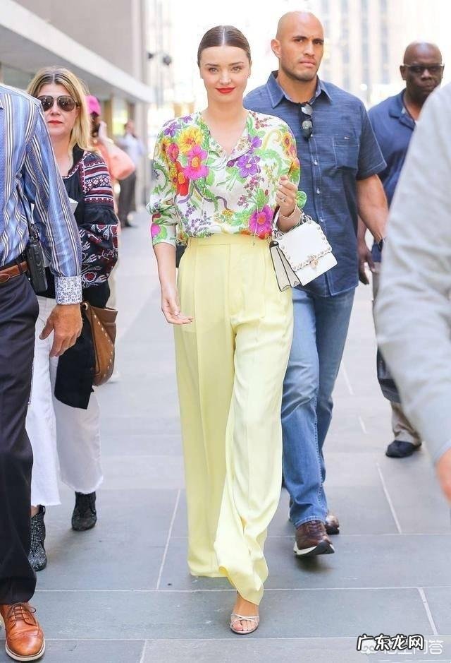 脸比较胖,身材苗条的女生应该怎样穿搭显瘦?