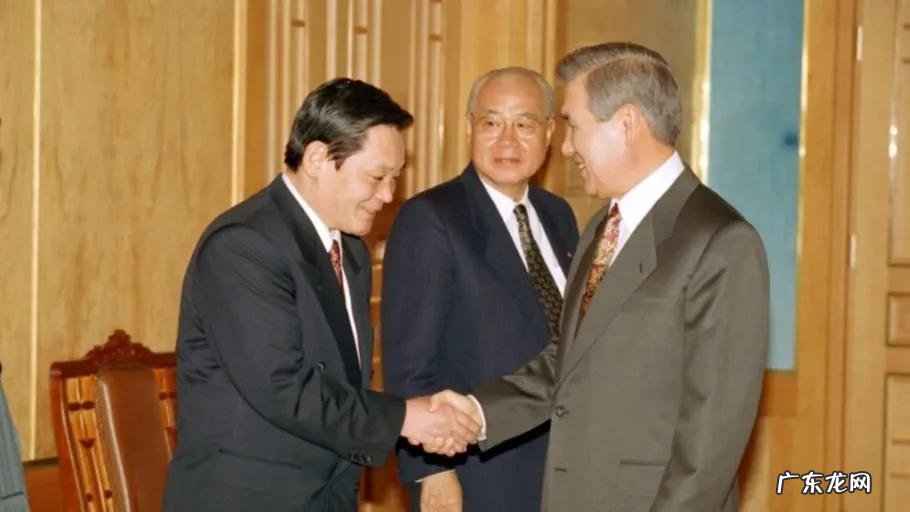 行贿2.3亿,服刑207天,三星太子获假释出狱,为“救”他韩国竟改了法律……