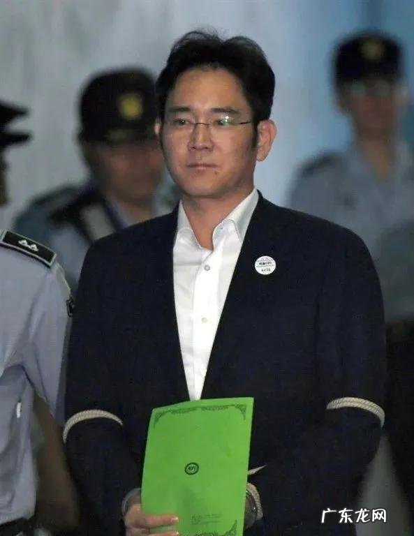 行贿2.3亿，服刑207天，三星太子获假释出狱，为“救”他韩国竟改了法律……