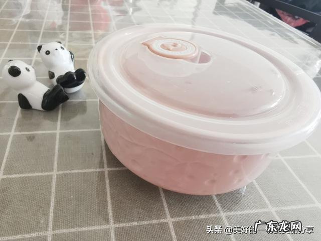 保鲜膜可以打包滚烫的食物吗?不会造成塑化剂分解吗?