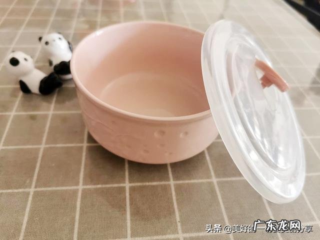 保鲜膜可以打包滚烫的食物吗?不会造成塑化剂分解吗?