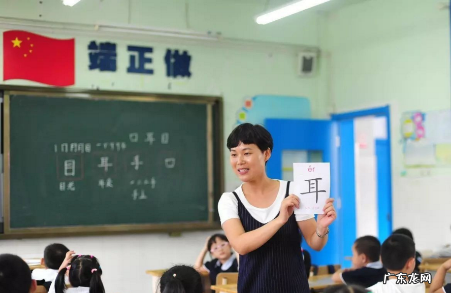 教师岗位“大换血”,中小学入职门槛或提升,有人欢喜有人忧