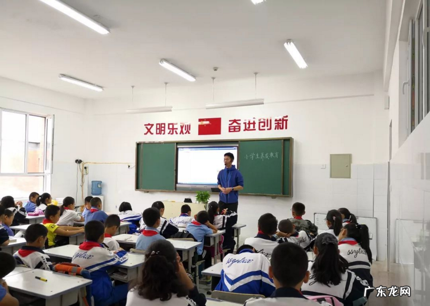 教师岗位“大换血”,中小学入职门槛或提升,有人欢喜有人忧