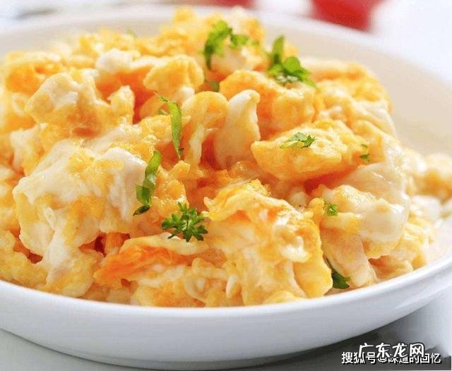 水炒蛋,大家吃过吗?鲁菜中的经典菜,用清水炒蛋,鲜香又滑嫩