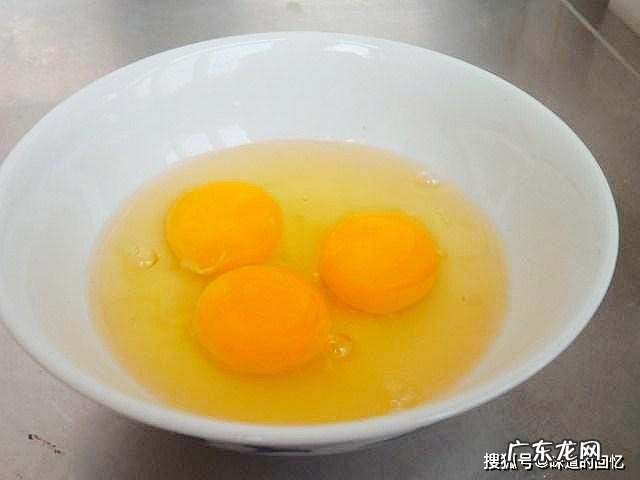 水炒蛋,大家吃过吗?鲁菜中的经典菜,用清水炒蛋,鲜香又滑嫩