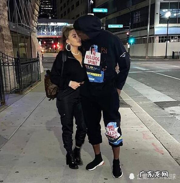 被鹏前妻前男友提前获释出狱,直播间大喊庆祝自由