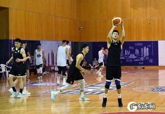 青岛国信男篮完成15人注册,王庆明等主力球员顺利签约