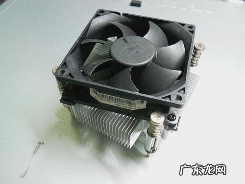 盒装cpu带风扇 还需要买散热器吗 盒装cpu带风扇吗