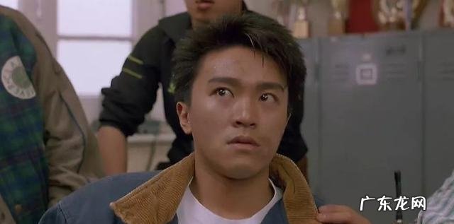 万梓良的跌宕情史，为爱情当众下跪，靠名气征服了3个女人？