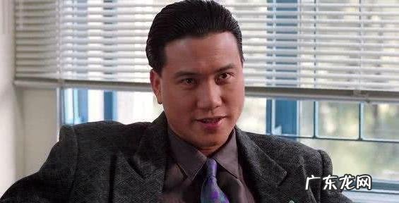 万梓良的跌宕情史,为爱情当众下跪,靠名气征服了3个女人?