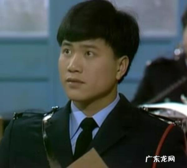 万梓良的跌宕情史,为爱情当众下跪,靠名气征服了3个女人?