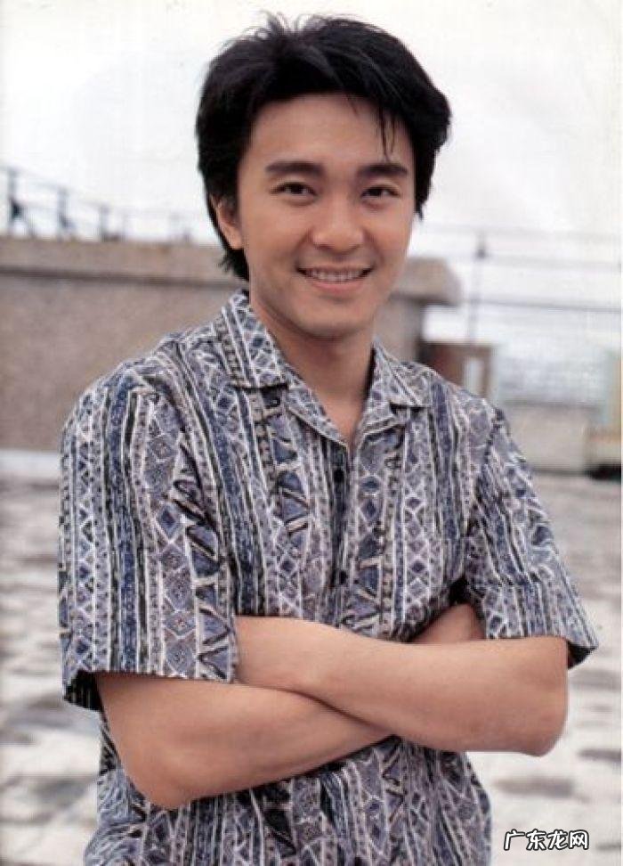 万梓良的跌宕情史，为爱情当众下跪，靠名气征服了3个女人？