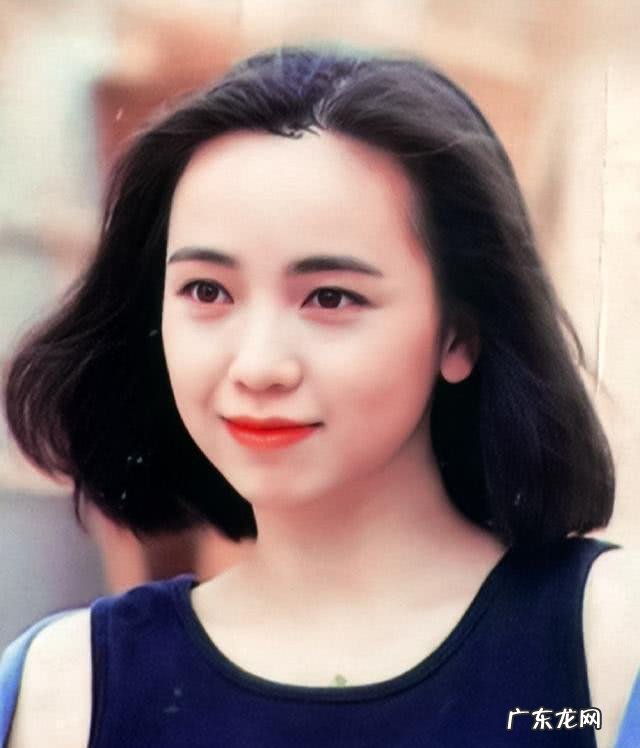 万梓良的跌宕情史，为爱情当众下跪，靠名气征服了3个女人？