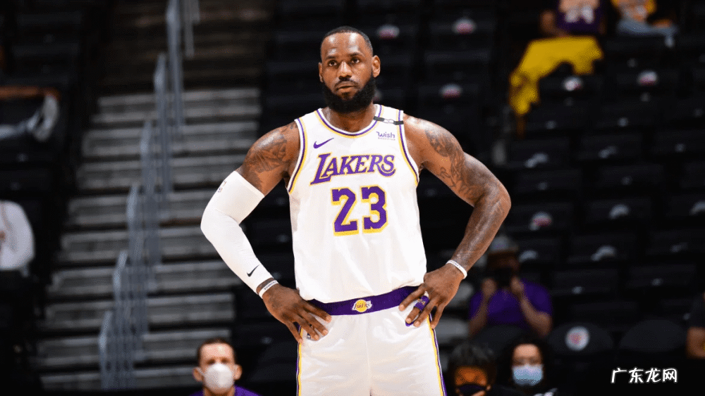 引发争议!刚刚传来湖人最新消息:施罗德是詹姆斯的牺牲品