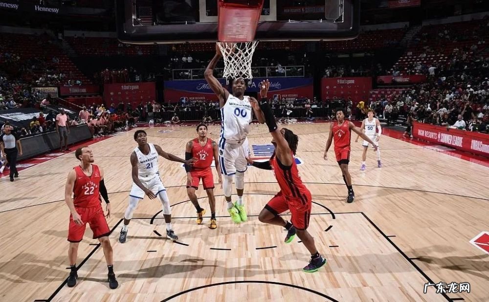 夏季联赛G2：一个冷知识，库明加三分命中率比扣篮高