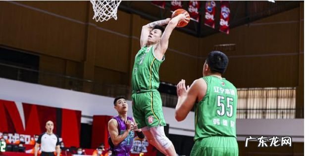 22岁探花秀火了!和天津队闹掰引6家球队哄抢,张镇麟大帽伺候他