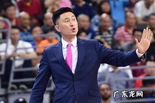 小心思！CBA杜锋不让易建联复出，只为蓄力中国男篮，不怕周琦？