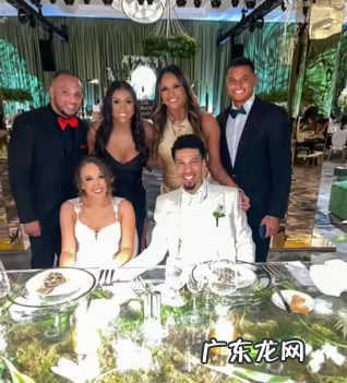 格林婚礼现场曝光!摆满海鲜美酒太奢华,美女悬挂空中为他倒酒