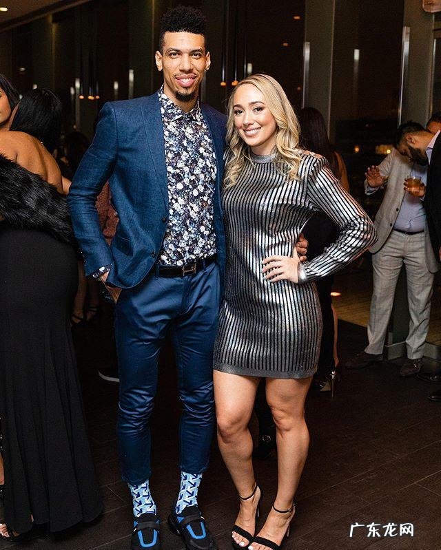 格林婚礼现场曝光!摆满海鲜美酒太奢华,美女悬挂空中为他倒酒