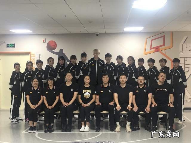 中国篮坛重要转会完成!当红国手加盟总冠军球队 明星老总太狠了