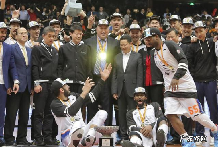 正式签约!CBA冠军教头回归黑马,就职仪式立军令状:重返季后赛