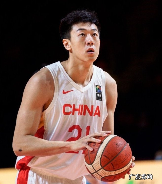 签下800万合同,场均仅7+5,马布里看走眼?邹雨宸需要重新证明自己