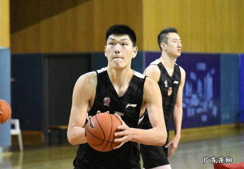 官宣!刘传兴正式离队,7名顶薪球员完成注册,2米23中锋加盟浙江