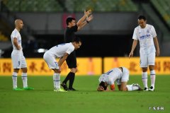 上海名宿：申花可以老带新打保级战 主帅暂不着急选