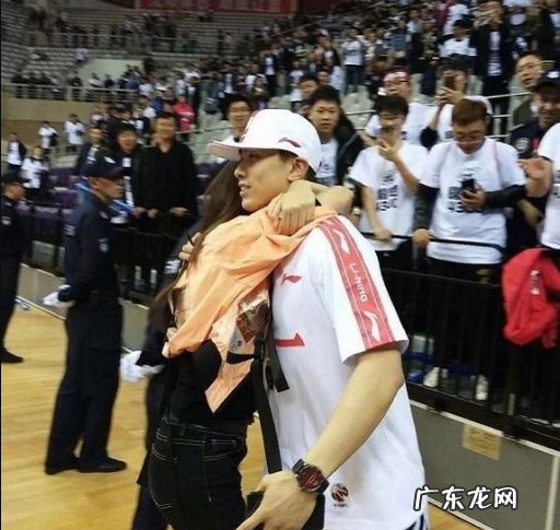 赵继伟传2大喜讯!与女友领证,两年顶薪1100万与辽篮续约