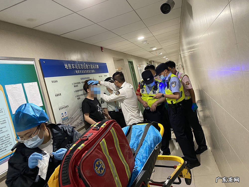 上海男子乘地铁突发癫痫摔一脸血,醒来第一句说“我要上班”