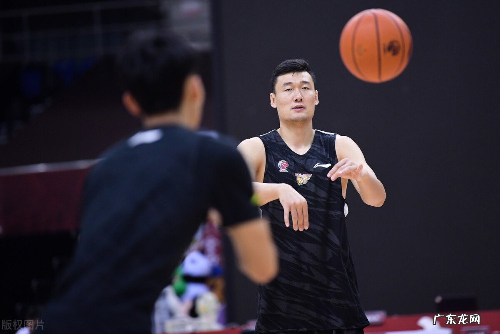 富邦8悍将随队训练!吉林新疆援兵就位 贺天举正谈判 苏伟加盟已定