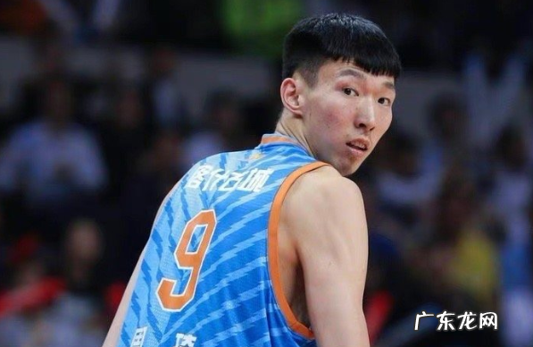 疯狂互撕!周琦举报新疆男篮签阴阳合同 新疆媒体:喂不熟