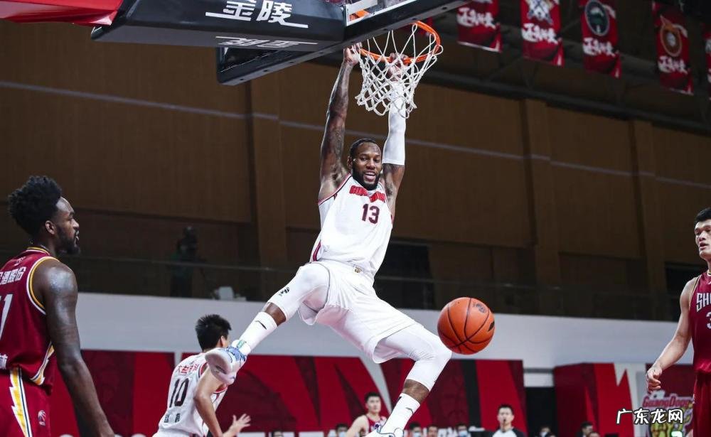 CBA冠军与金钱选择,广东队球员集体不要钱,外援还嫌广东给钱多