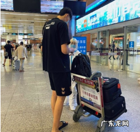 反转,辽宁3个顶薪全用了?若姚明向周琦妥协,上海或成最大赢家