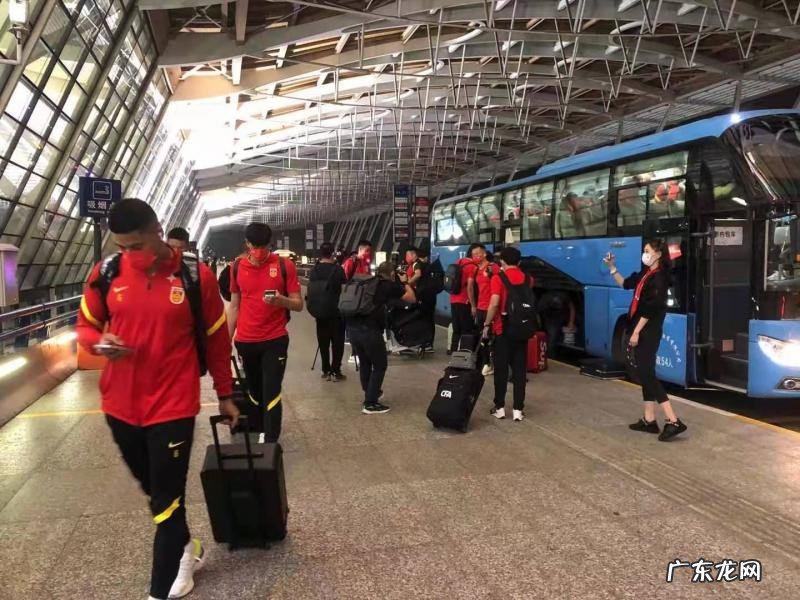 国足包机安全抵达多哈 直接前往驻地酒店接受核酸检测