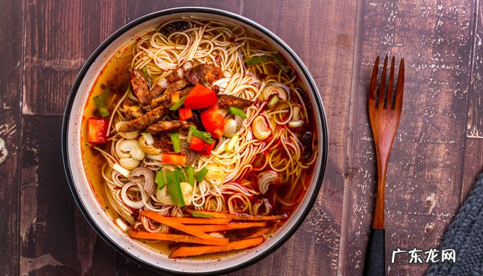 梦见自己吃面条是什么意思,女人梦见自己在吃面条子?