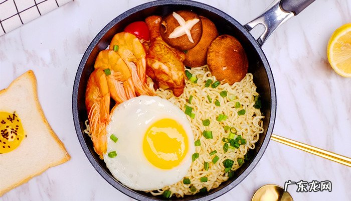 梦见自己吃面条是什么意思,女人梦见自己在吃面条子?