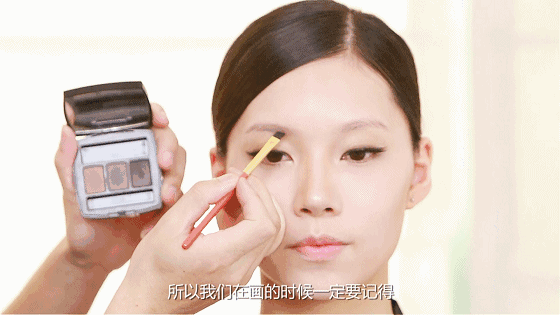 女人眼睛发黄是什么原因 女人眼睛