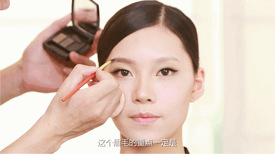 女人眼睛发黄是什么原因 女人眼睛