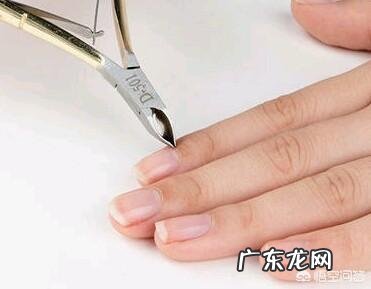 撕手皮、抠痘痂,如何拯救强迫性皮肤剥离症?