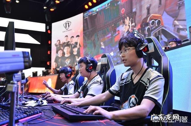 怎么看队友打游戏? 打游戏能赚钱吗?你怎么看?