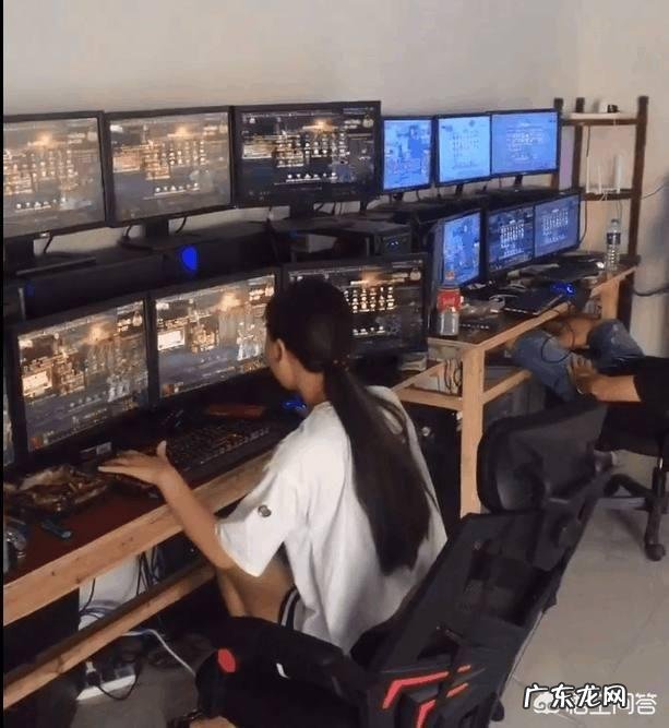 怎么看队友打游戏? 打游戏能赚钱吗?你怎么看?